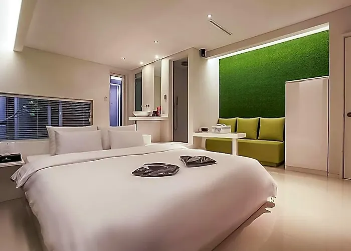 Nine Star Motel 2*