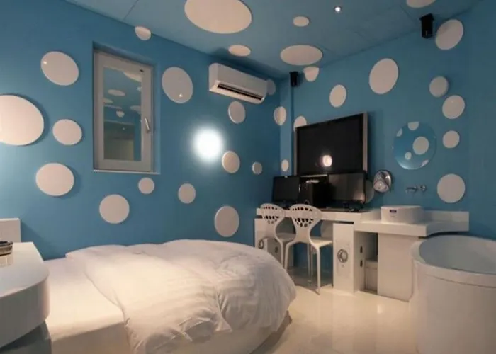 Nine Star Motel 2*
