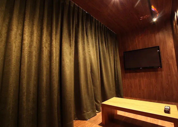 Nine Star Motel 2*