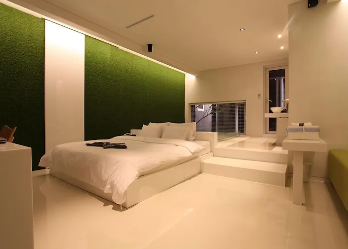 Nine Star Motel 2*
